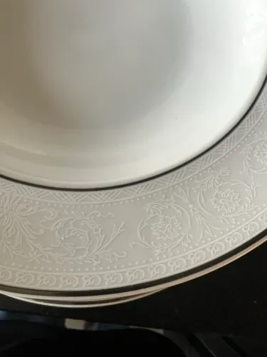 Conjunto de pratos rasos e fundos