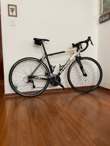 Bicicleta Speed Alumínio e Carbono com Shimano