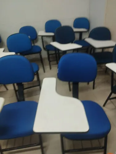 19 cadeiras escolares tipo universitária