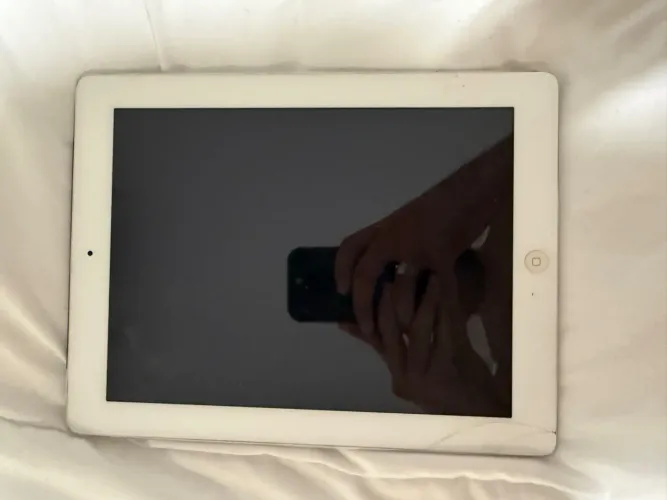 ? Apple iPad 2 / 3ª Geração (Com Defeito / Apenas para Peças)