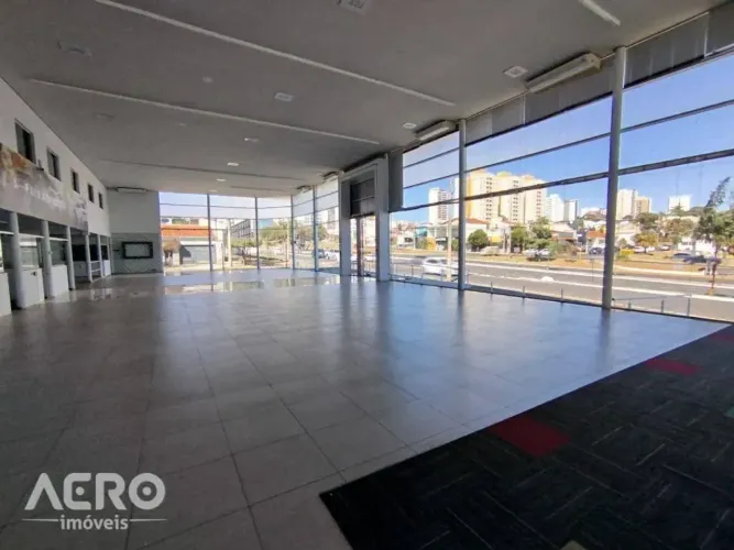 Loja Comercial com a maior VITRINE de Bauru