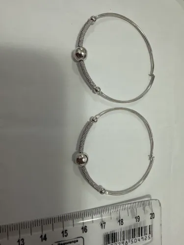 Brinco argola prata com bolinhas