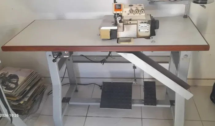 Máquina de Costura 3 Agulhas Juki