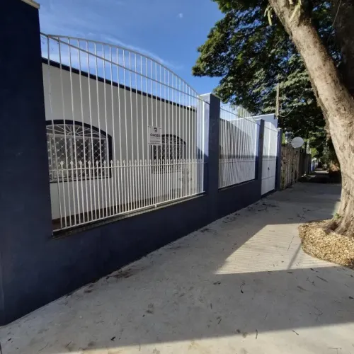 Conjunto de SALAS COMERCIAIS - 8 salas (200m2) e 8 vagas de garagem!!