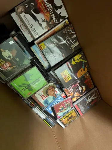 Vendo CDS e DVDS 