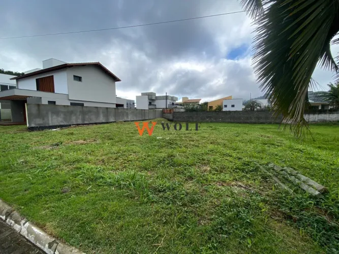 Terreno á venda de 448m2 em condomínio Green Hills - Cachoeira do Bom Jesus, Florianópolis