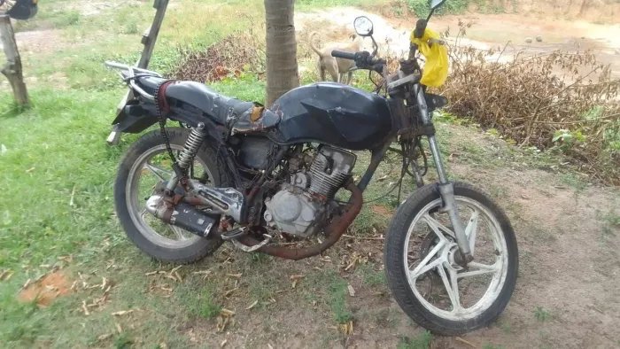 Não sei que moto é essa tá faltando o CDI motor de Bross ano 2000