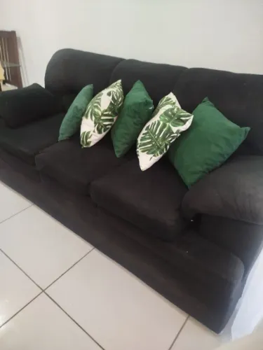 Sofá três lugares 