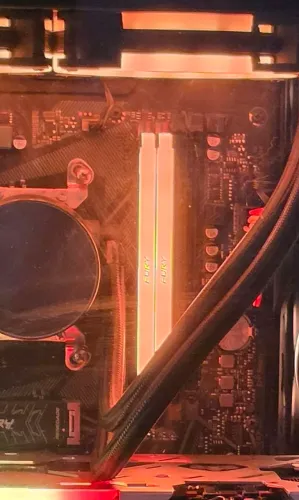 Memória RAM 16GB, 3200Mhz Kingston Fury Beast RGB<br><br>R$999 CADA