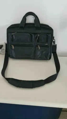 Bolsa TUMI T-PASS para notebook , modelo executivo, com alça de mão
