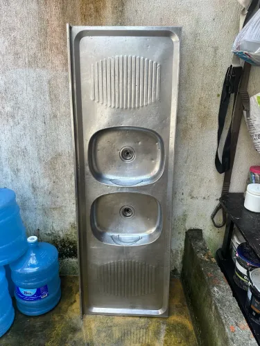 Pia com duas cubas concretada 