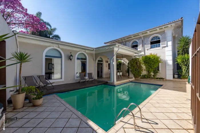 Casa para venda em Morumbi com 4 quartos, sendo 2 suítes, 556m²