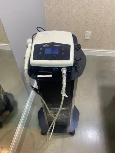 EQUIPAMENTO MÉDICO/ESTÉTICO - RADIO FREQUÊNCIA TEKAH EVOLUYION
