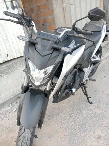 CB 300f 2026