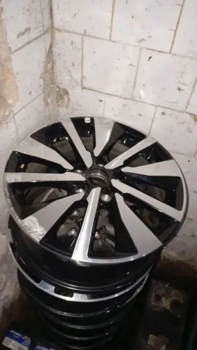 Rodas de liga leve. Sentra 2026