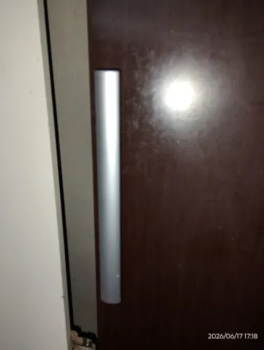 Portas de guarda roupas para reutilizar e fazer móveis menores prateleiras 