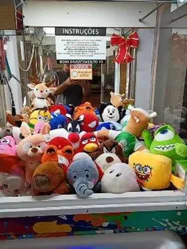 Máquina Grua de pelúcia, fonte de renda extra.