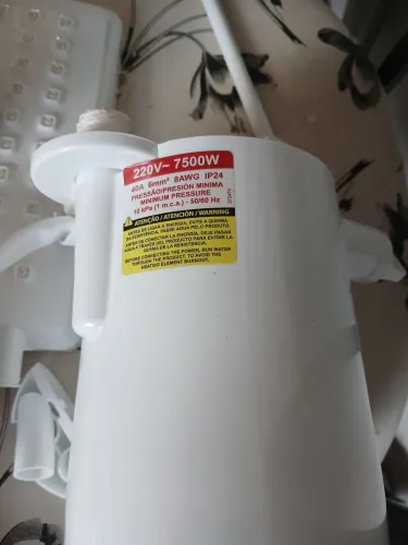 Vendo chuveiro ? seme-novo marca Lorenzeti modelo Loren shower eletrônico 7,500W 220V