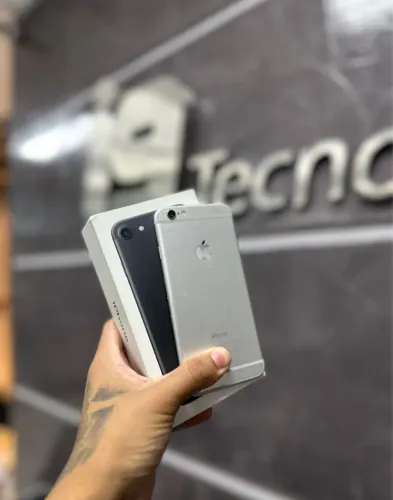 IPHONE 6 64GB PRATA SEMINOVO TELA COM LEVE TRINCADO 3 MESES DE GARANTIA 64GB
