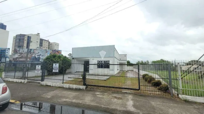 Casa Comercial Disponível Para Locação No Centro De Araranguá!