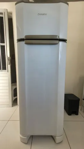 Geladeira Esmaltec Duplex 276L Branca - 220V | Excelente Estado!