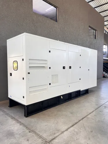 GERADOR 550 kVA (Motor Scania / Alternador WEG)