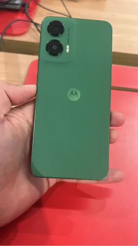 Smartphone Motorola Moto G35 5G 128GB 4GB RAM Câmera Dupla 50MP + 8MP zero
