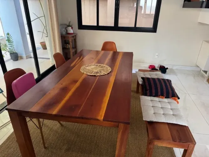 Mesa para 6 pessoas com banco