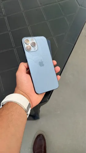 I phone 13 pro max 256gb com umas coisas pra concertar 
