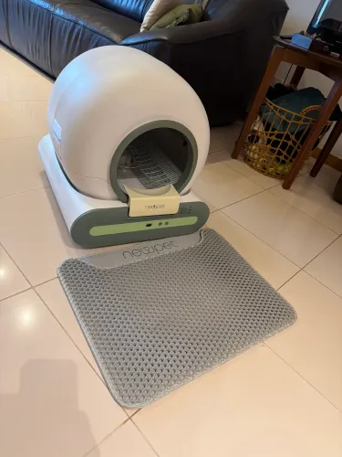 Caixa de Areia Automática Newpet Autolimpante para Gatos + Tapete Coletor