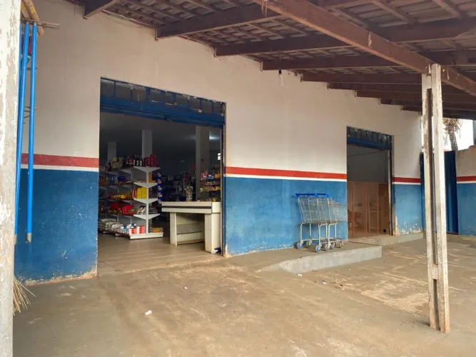 Supermercado com Galpão