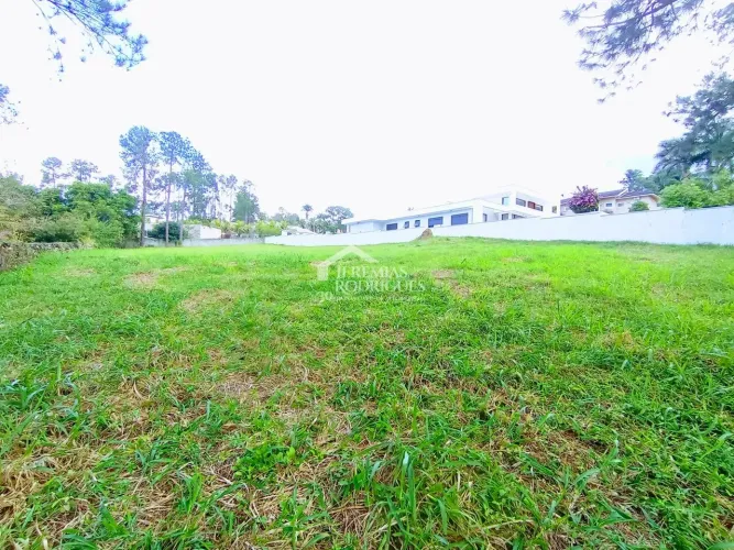 Terreno à venda no Condomínio Chácaras Cataguá em Taubaté/SP.