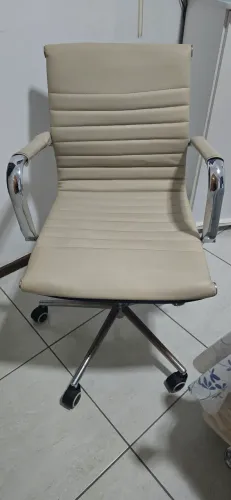 Cadeira escritório giratória bege