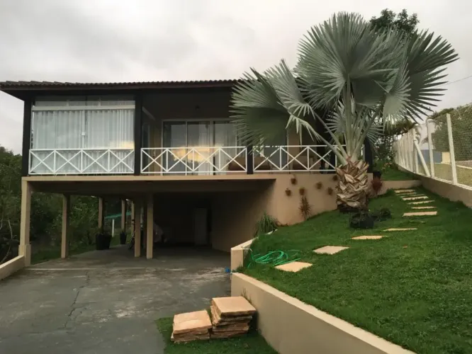 Casa Térrea para aluguel possui 310 metros quadrados com 4 quartos em Luiz Carlos - Guarar