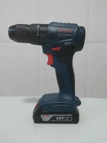Furadeira/Parafusadeira Bosh GSB 185-LI seminova, completa. Garantia até 09/27