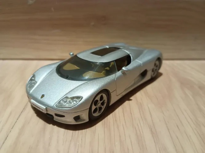 Miniatura koenigsegg cc8s 1:43