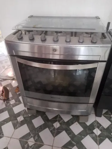 Vendo fogão de 6 boca funcionando perfeitamente de inox