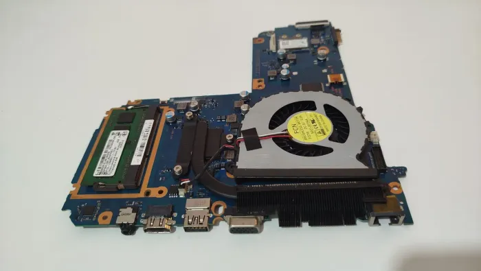Placa mãe notebook Samsung NP370E4J testada funcionando, com memória e cooler