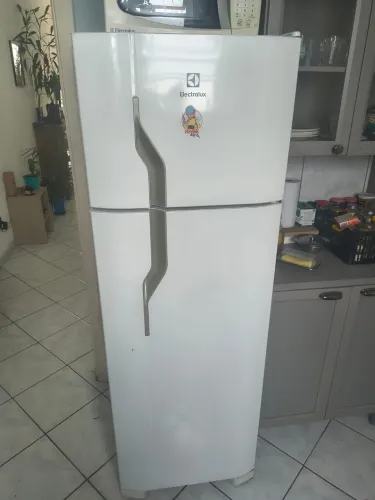 Geladeira Eletrolux DC35A em ótimo estado