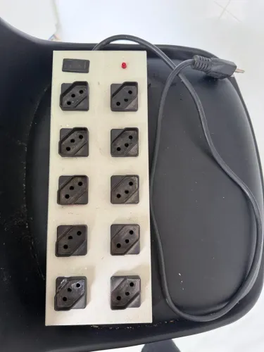 Filtro de Linha em Metal com 10 tomadas e interruptor liga/desliga