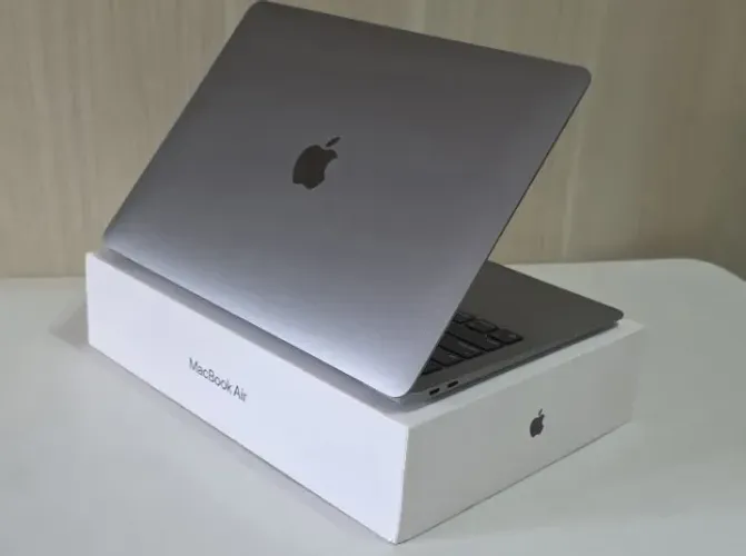 MacBook Air M1, 92% bateria, 256GB/8GB, Cinza Espacial
