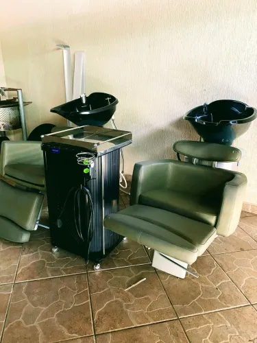 Móveis para salão o barbearia, lavatório Ferrante, carrinho auxiliar e espelho gigante. 