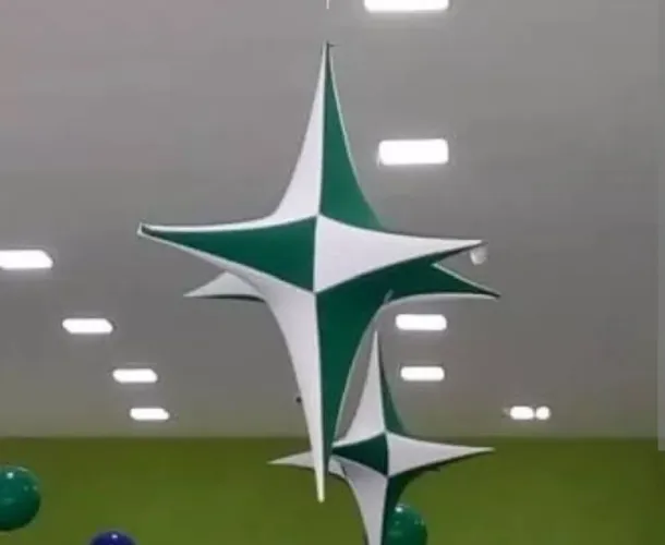 Estrelas de malha decorativa 