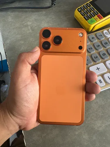 Iphone Xs max na carcaça 17 Pro Max
