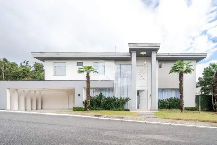 Casa Moderna Semi Mobiliada em Cond. Clube com 4 suítes, Quintal e 458m2 para aluguel - Sa