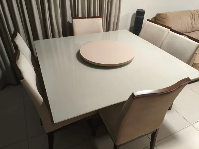 Mesa quadra grande laqueada