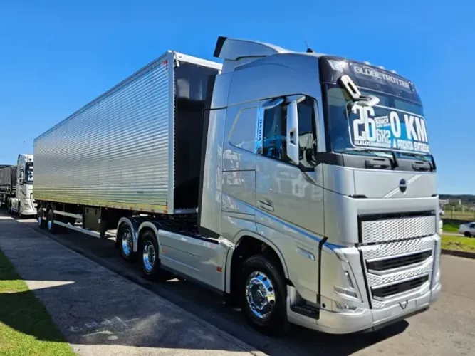 FH 500 6x2 Globetrotter Ano 2026 0km Pronta Entrega + Baú 2 Eixos Nostra Completo c/pneu