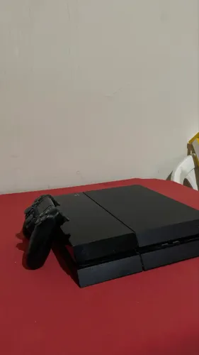 PlayStation 4 bem conservado + 2 controles