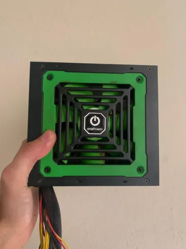 Fonte gamer 600W one power funcionando certinho