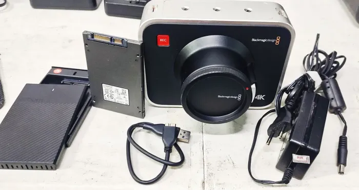 Câmera Blackmagic Design Production 4K(EF Mount)- *ATENÇÃO* Saída SDI não está funcionando